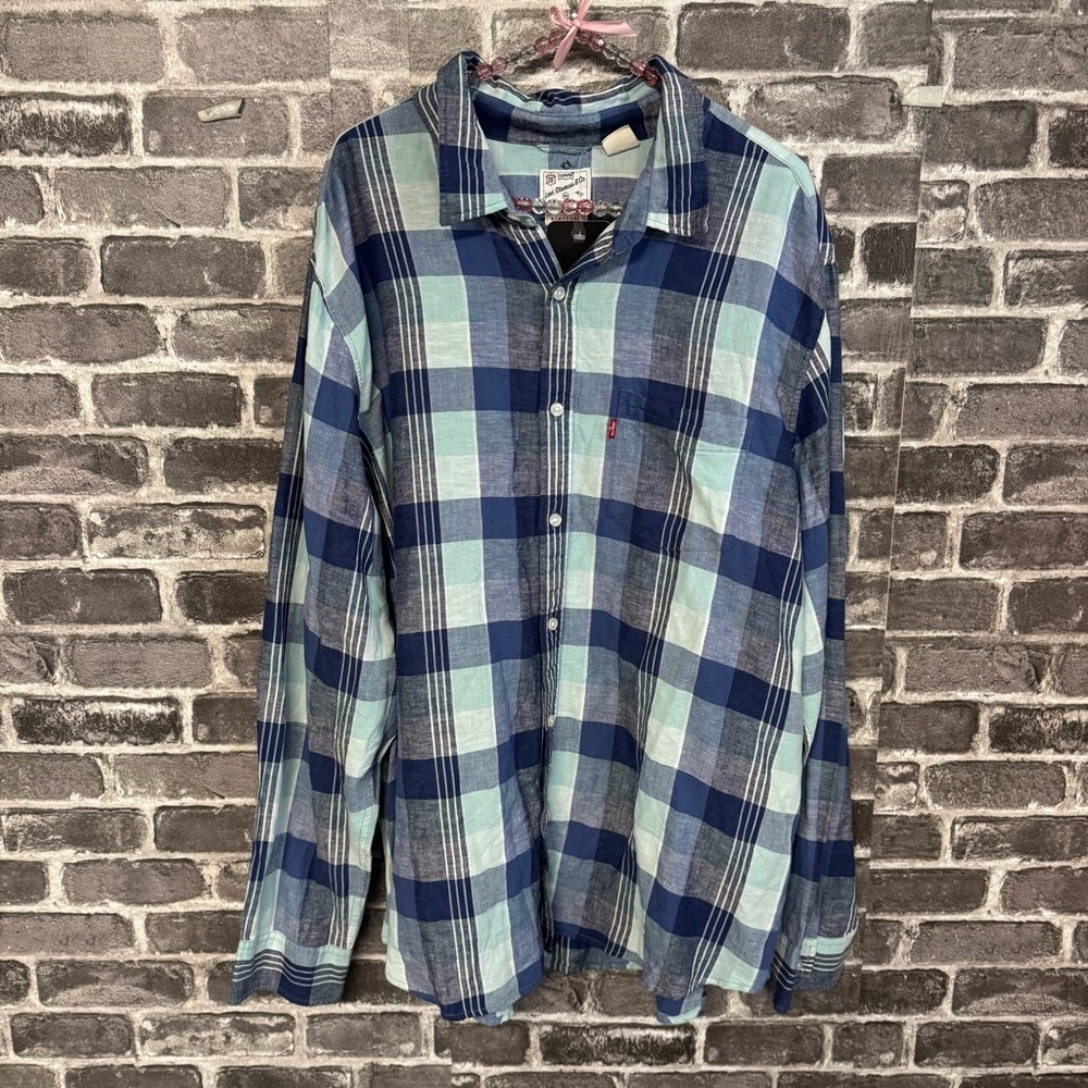 NWT Levi’s THE SUNSET ONE POCKET STANDARD FIT blue plaid button down shirt LSZ